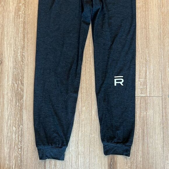 Beyond Yoga • Lounge around feather weight midi jogger - Picture 7 of 8